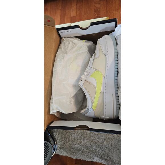 Nike Air Force 1 Shadow Woman's Size 7.5
New in Box/ White/Lemon Twist/ Grey - Picture 4 of 9
